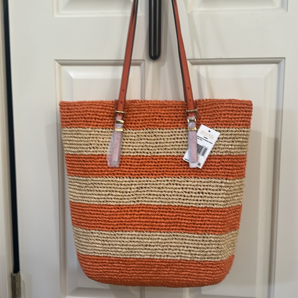 Michael Kors Quinn Tote - Picture 4 of 7